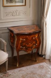 Komoda s intarziou v štýle Louis XV